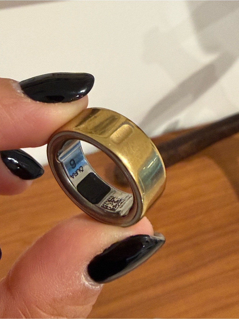 Oura gen 4- Gold- size 6